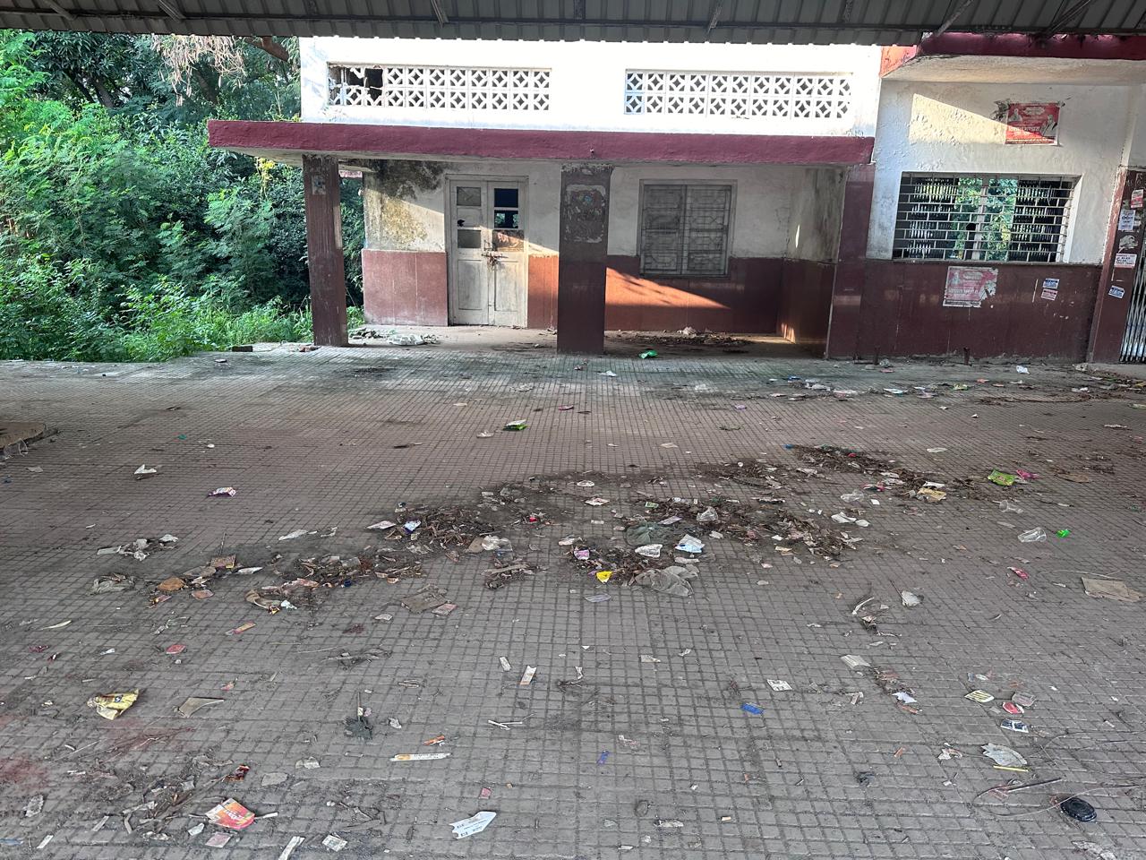 आईआईएफसीएल द्वारा लोधी कॉलोनी रेलवे स्टेशन पर स्वच्छता ही सेवा (एसएचएस) 2024 अभियान के दौरान चलाया गया स्वच्छता अभियान
