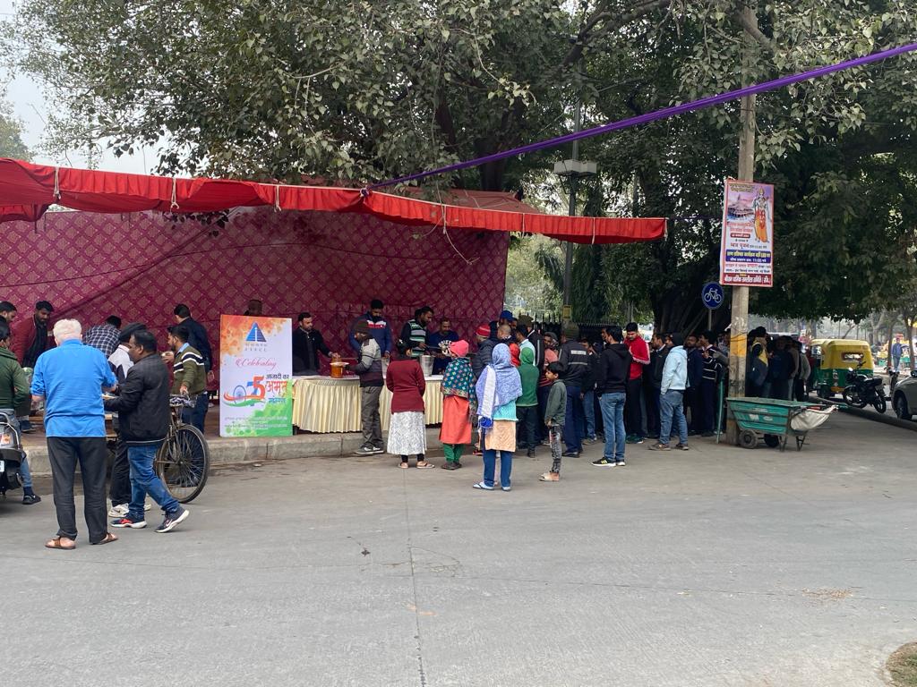 गणतंत्र दिवस के अवसर पर लंगर वितरण