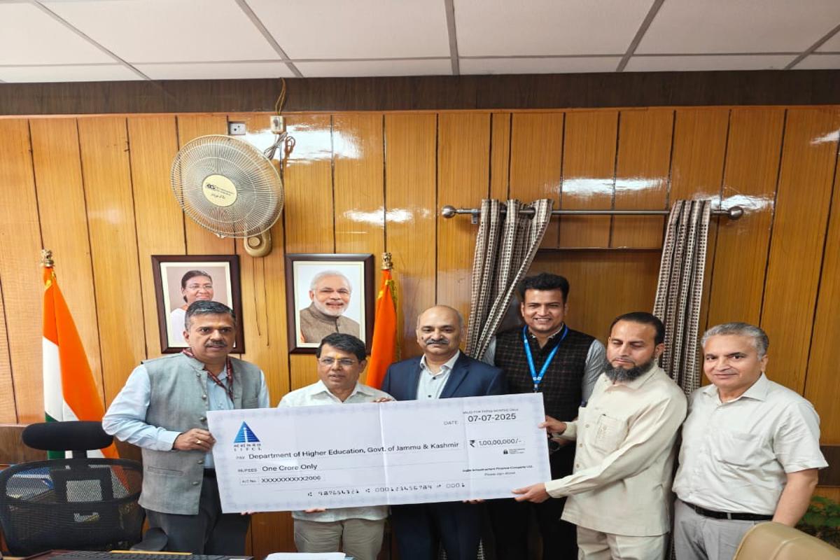 IIFCL ने CSR पहल के तहत जम्मू और कश्मीर सरकार के उच्च शिक्षा विभाग को ₹1 करोड़ का योगदान दिया